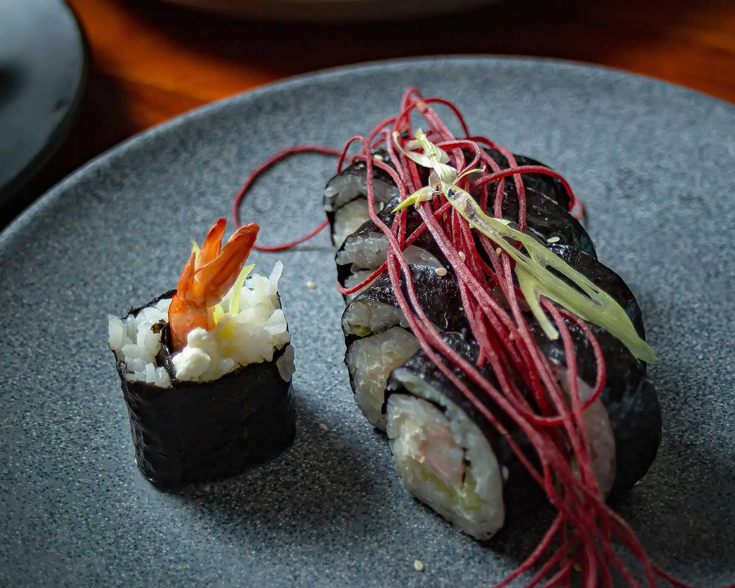 Delicioso sushi con camarón especialidad de Sushi Market