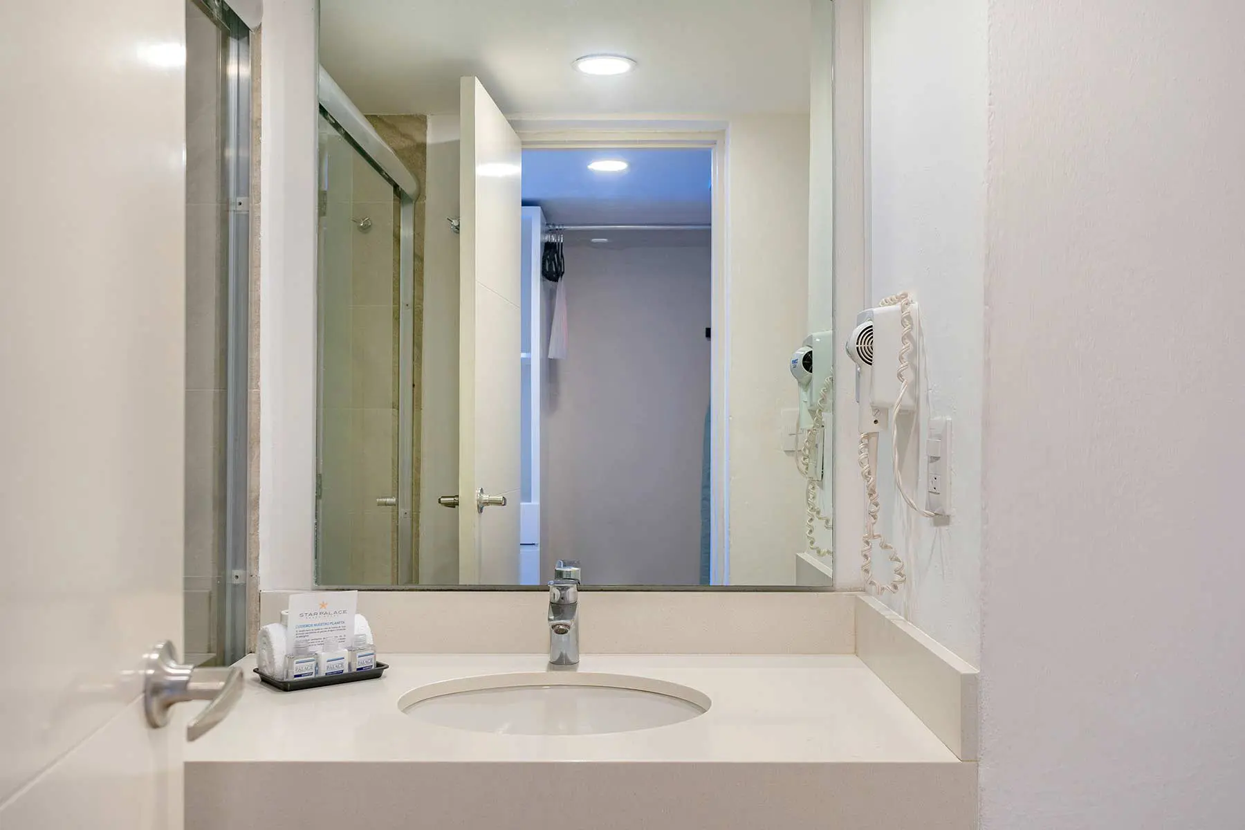 Baño de habitación para cuatro personas en hotel Star Palace Mazatlan