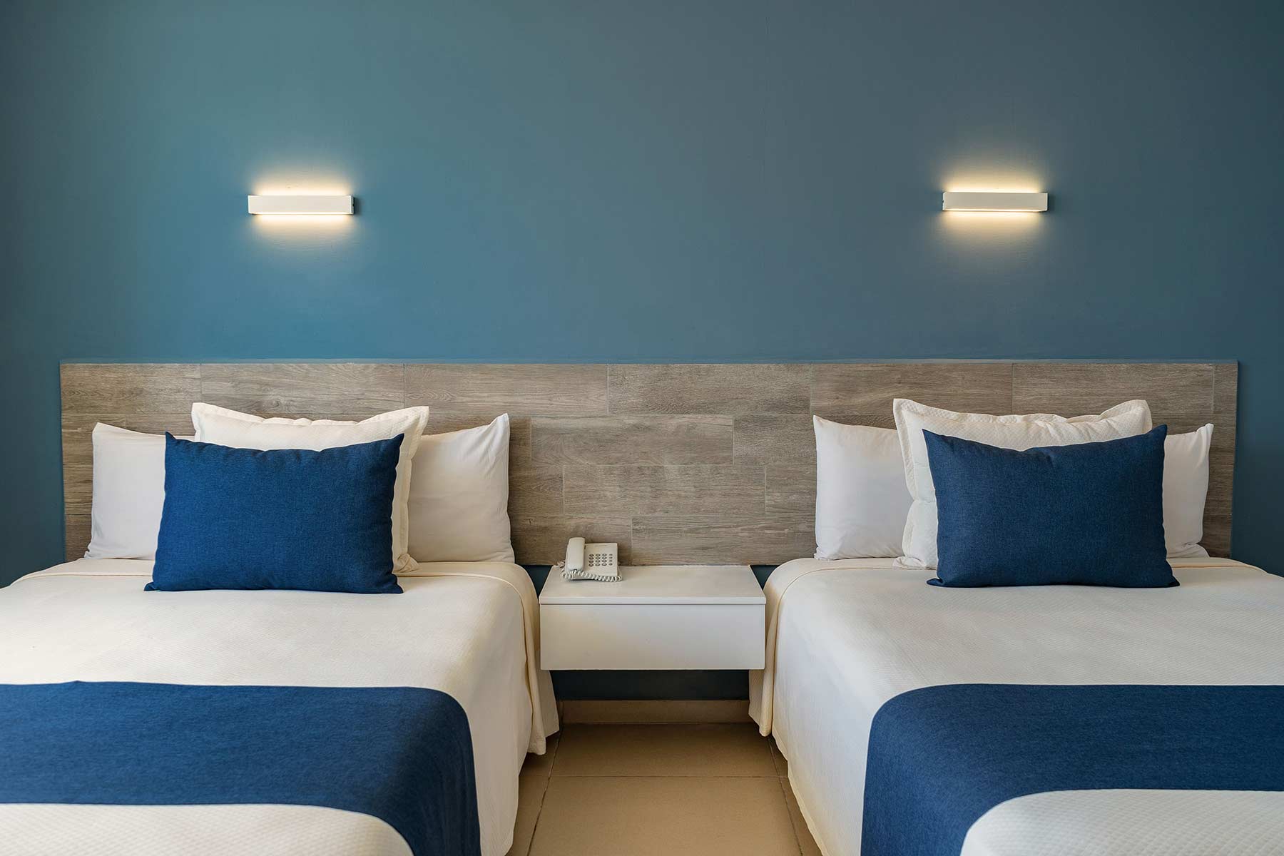 Dos camas en habitación para cuatro personas en hotel Star Palace Mazatlan