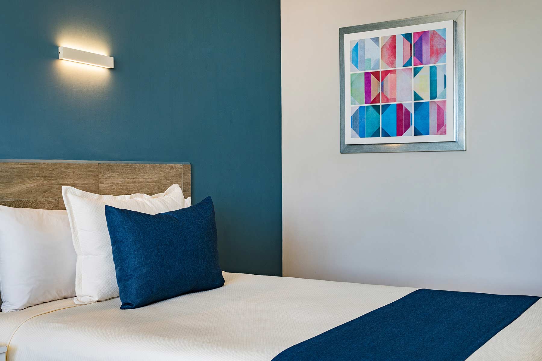 Decoración de habitación con amenidades como escritorio en hotel Star Palace Mazatlan